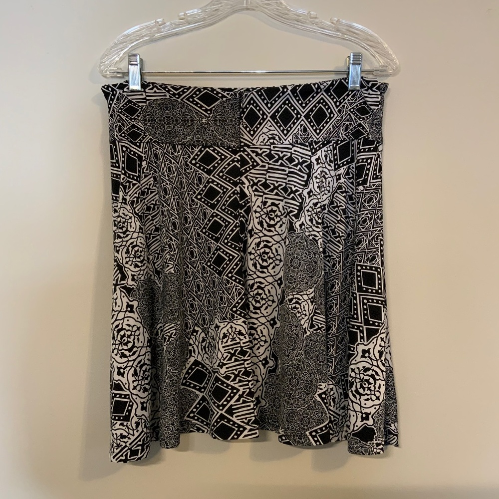Woman’s Jersey Black & White Skirt